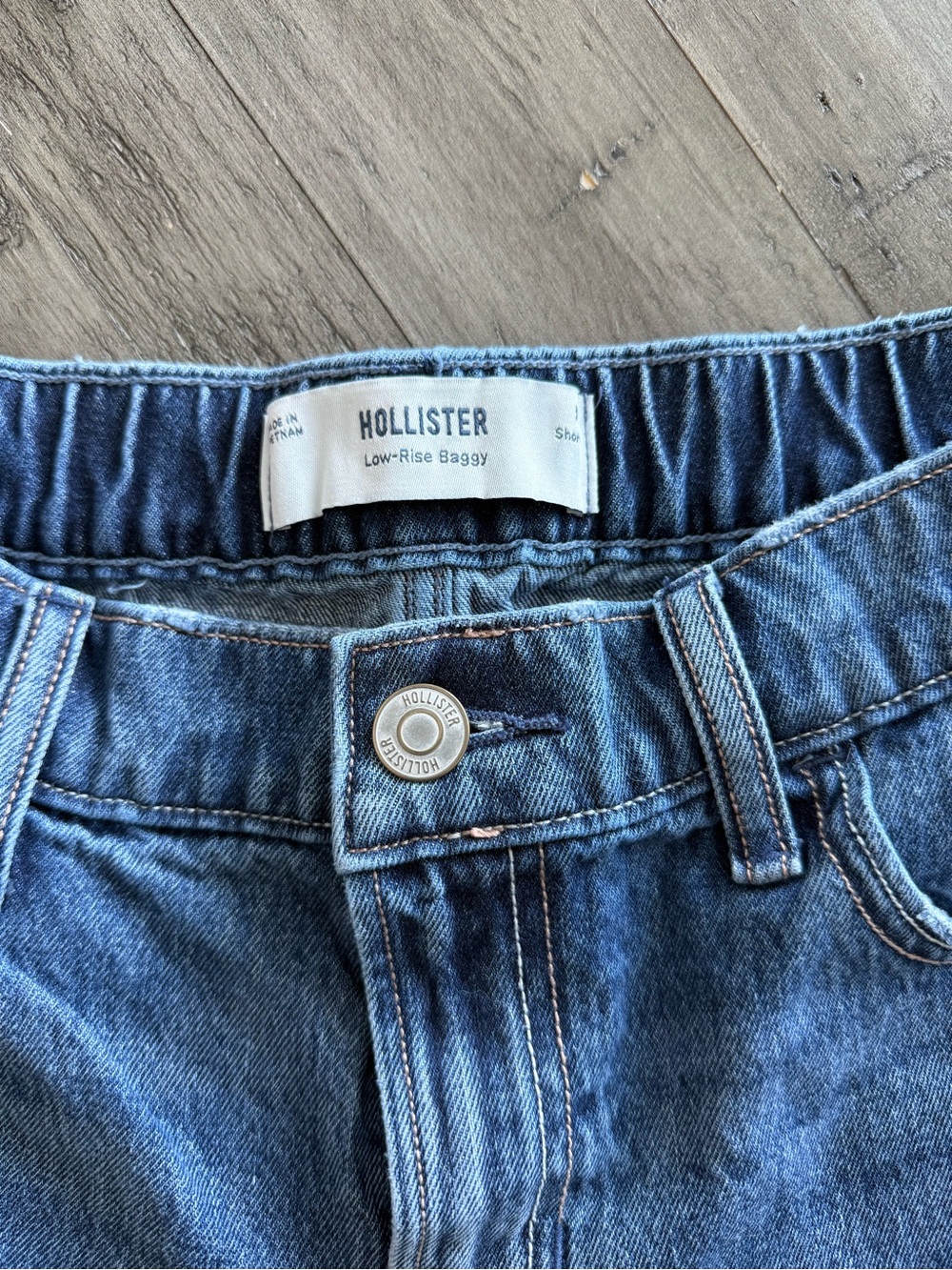 Hollister Low Rise Baggy Jean, size medium short. - Picture 5 of 8
